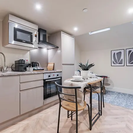 Luxury Tower, Penthouse & Split Level In Centre *