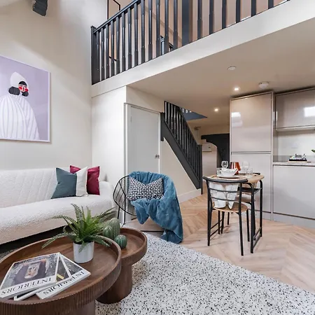 Luxury Tower, Penthouse & Split Level In Centre Apartment