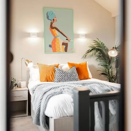 Luxury Tower, Penthouse & Split Level In Centre *