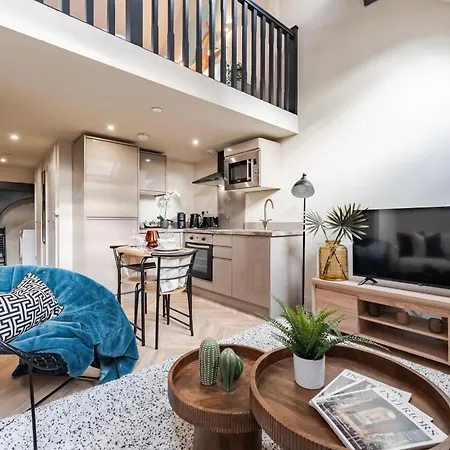 شقة Luxury Tower, Penthouse & Split Level In Centre *