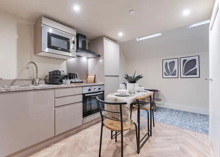 Luxury Tower, Penthouse & Split Level In Centre *