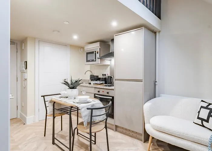 Luxury Tower, Penthouse & Split Level In Centre *