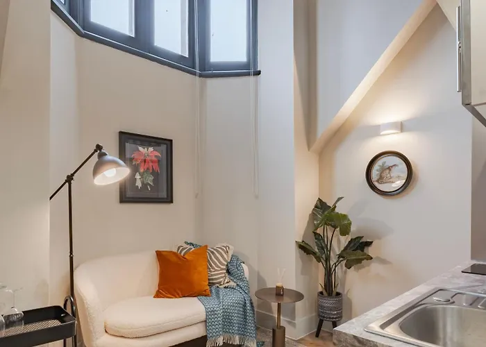 Luxury Tower, Penthouse & Split Level In Centre *