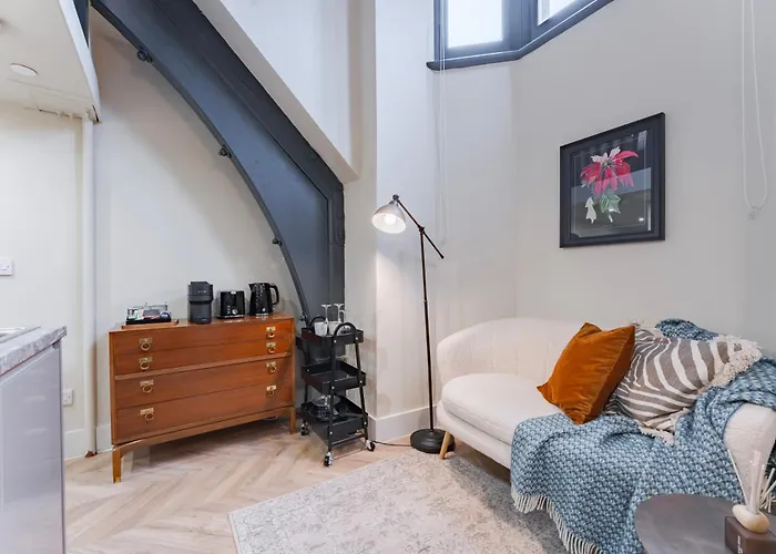 Luxury Tower, Penthouse & Split Level In Centre