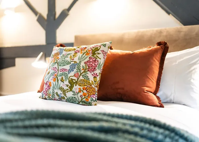 Luxury Tower, Penthouse & Split Level In Centre *