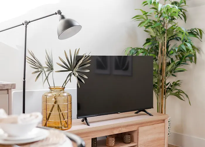 Luxury Tower, Penthouse & Split Level In Centre * Лідс