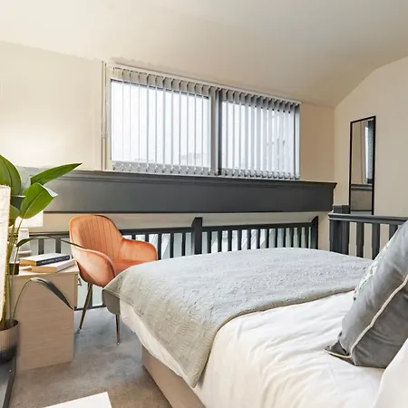 Luxury Tower, Penthouse & Split Level In Centre Apartment *