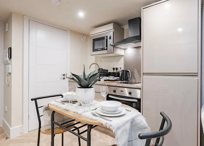 Luxury Tower, Penthouse & Split Level In Centre Apartment *