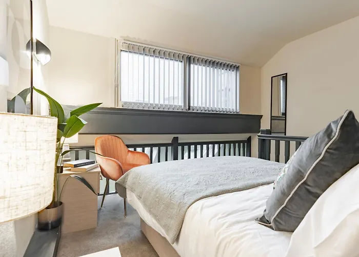 Luxury Tower, Penthouse & Split Level In Centre Apartment *