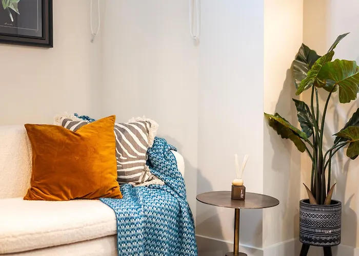 Luxury Tower, Penthouse & Split Level In Centre *