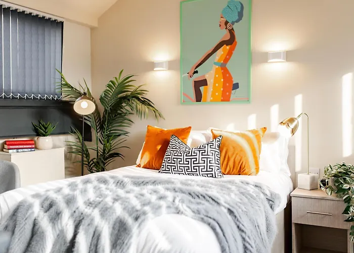 Luxury Tower, Penthouse & Split Level In Centre *